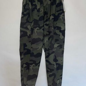 Old Navy Camo Joggers Women’s small  High Rise StretchTech